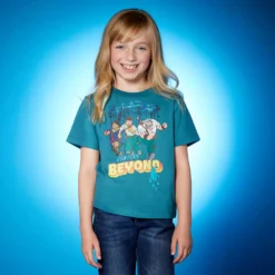 Disney Store T-shirt Avalonia, L'étrange Voyage "Venture Beyond" Pour Enfants -Disney 2401049190006M 2