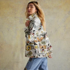 Disneyland Her Universe Veste En Jean Mickey Et Ses Amis Style BD Pour Adultes 11 Disneyland Her Universe Veste En Jean Mickey Et Ses Amis Style BD Pour Adultes -Disney 2403052050010M 3
