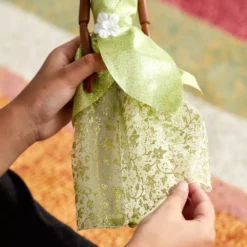 Disney Store Poupée Classique Tiana, La Princesse Et La Grenouille 12 Disney Store Poupée Classique Tiana, La Princesse Et La Grenouille -Disney 460011778068 4