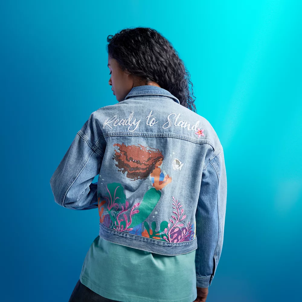 Disney Store Veste Ariel En Jean Pour Adultes, La Petite Sirène (2023) 5 Disney Store Veste Ariel En Jean Pour Adultes, La Petite Sirène (2023) – Image 3