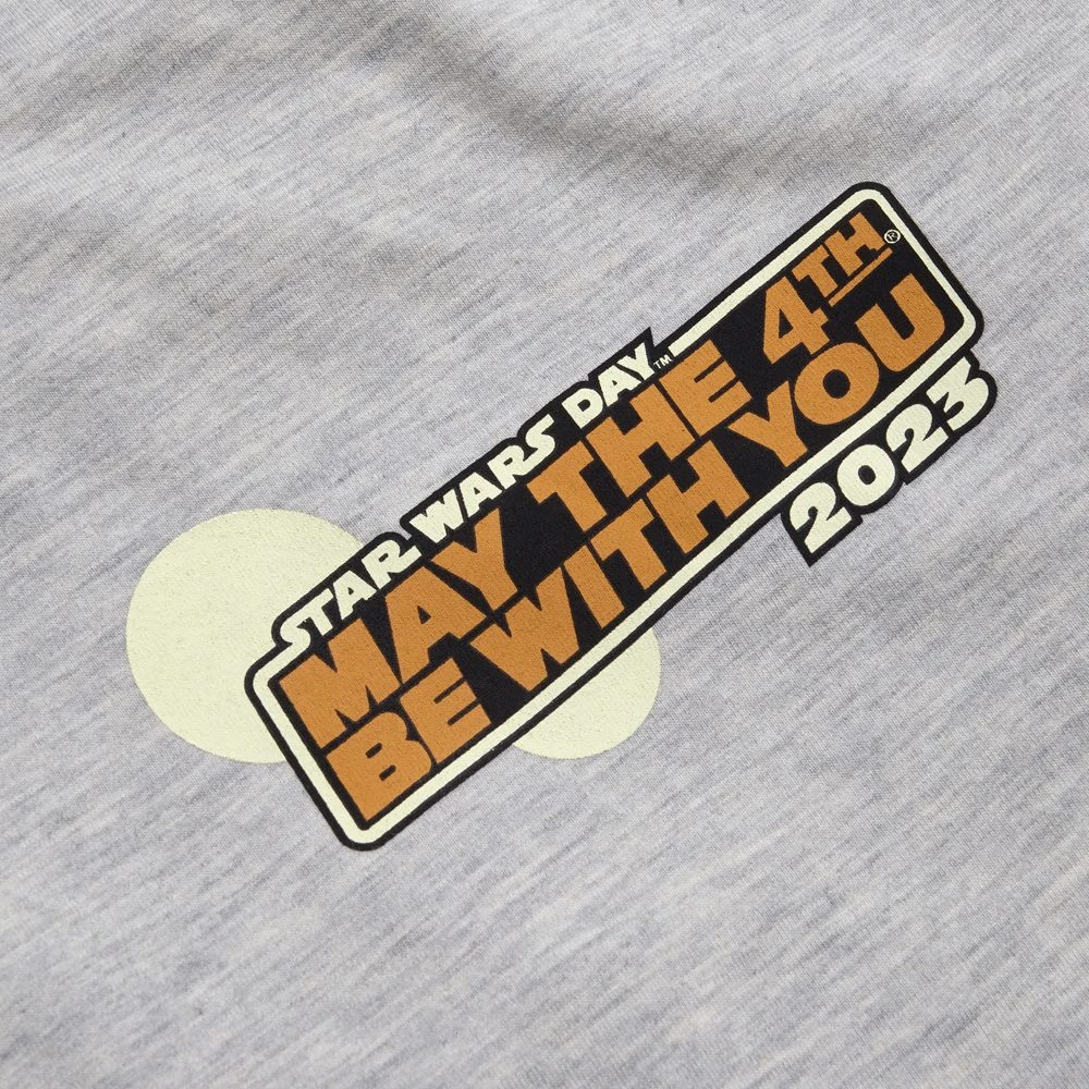 Disney Store T-shirt Muftak Star Wars Day May The 4th 2023 Pour Adultes 7 Disney Store T-shirt Muftak Star Wars Day May The 4th 2023 Pour Adultes – Image 5