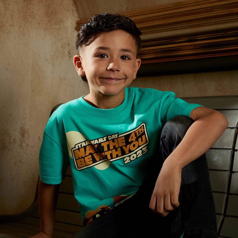 Disney Store T-shirt Star Wars Day May The 4th 2023 Pour Enfants 4 Disney Store T-shirt Star Wars Day May The 4th 2023 Pour Enfants – Image 2